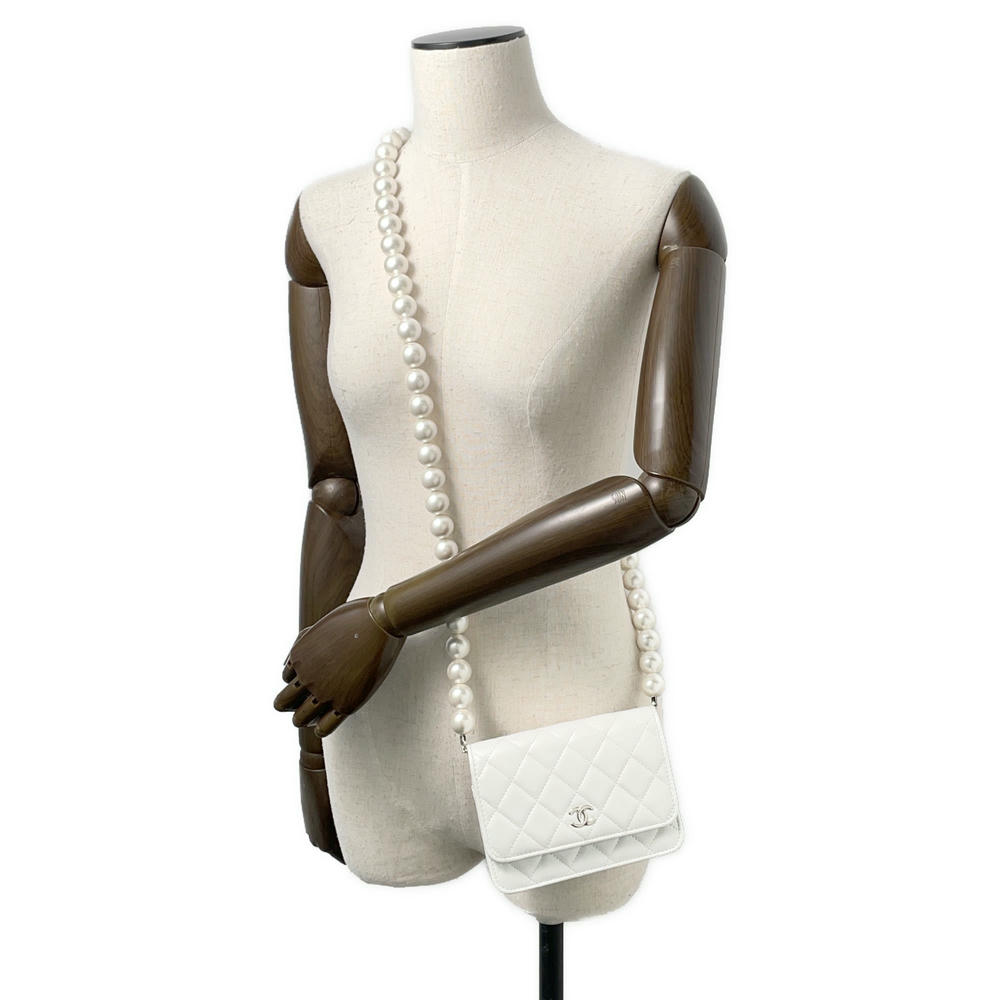 CHANEL Matelasse Pearl Shoulder Wallet WhiteAP1839 Calf Leather