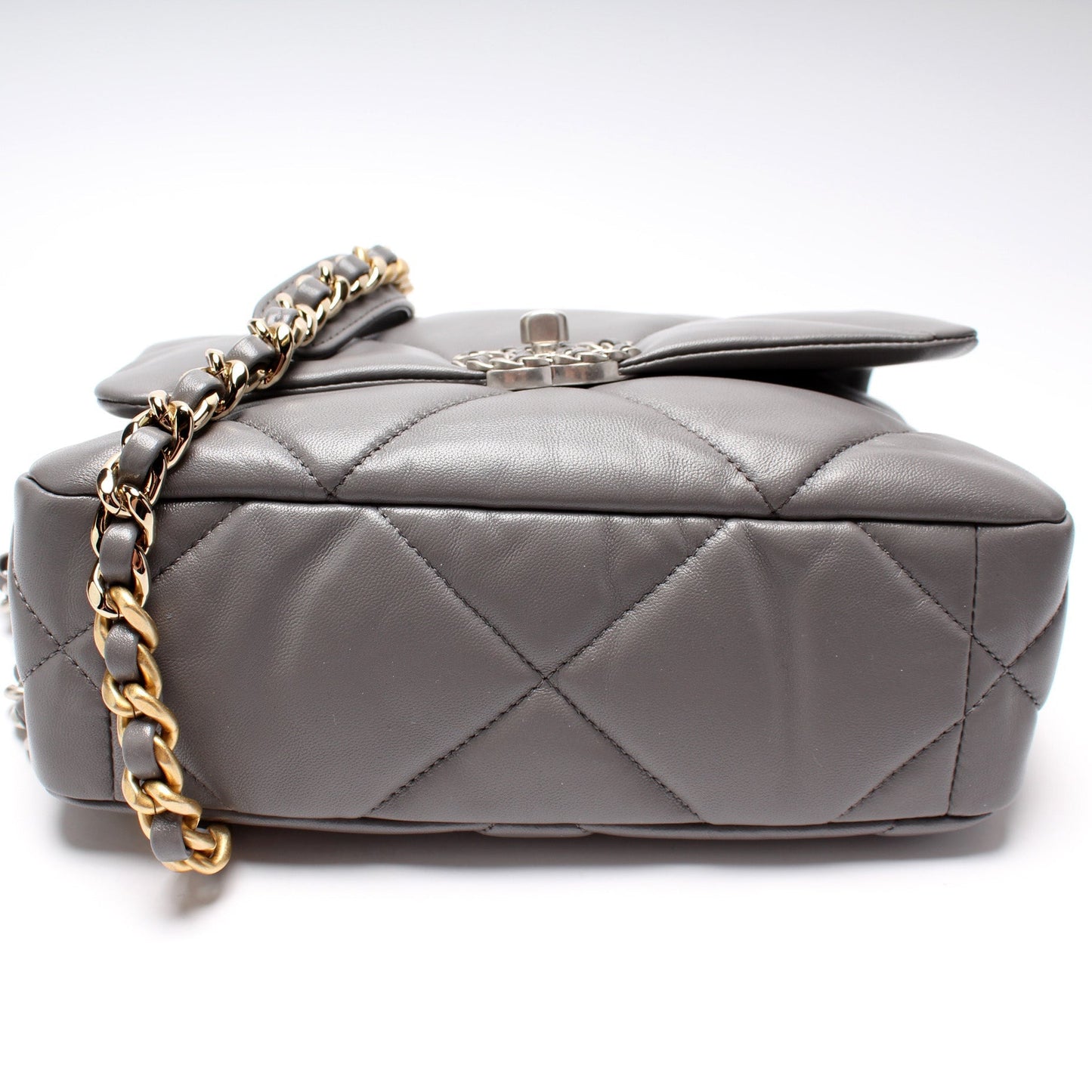 Chanel Quilted Goatskin 19 Small Flap 32+M Bag