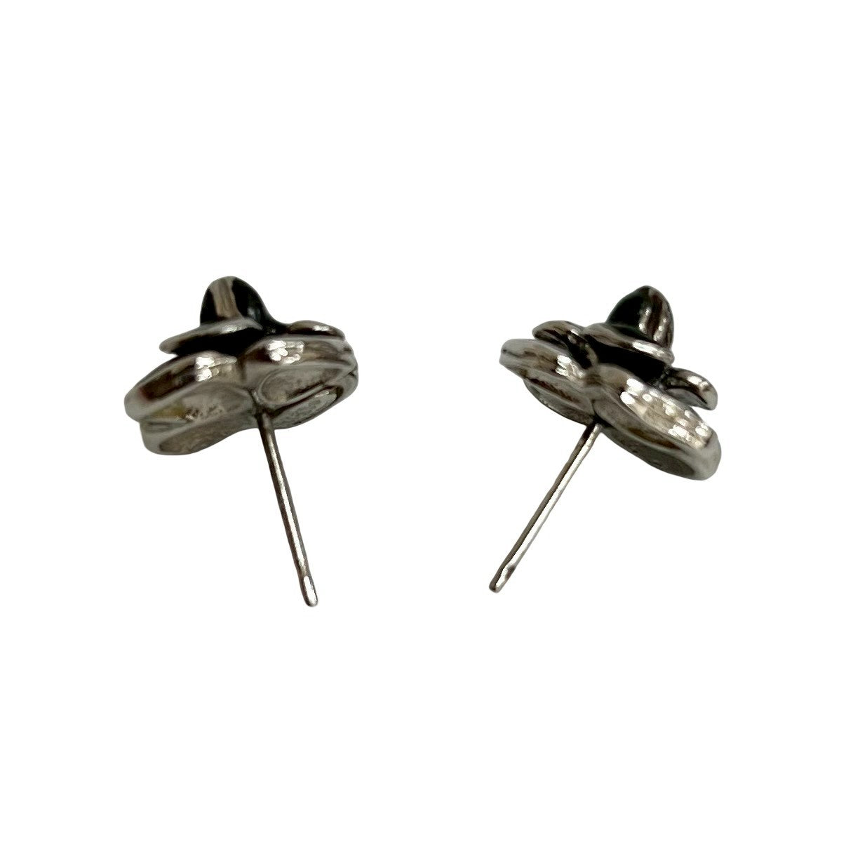 CHANEL Pierce alloy Silver Camellia Pierce