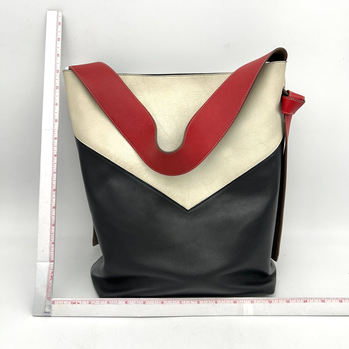 Luxury CELINE Shiny Smooth Calfskin Twisted Cabas Ivory Black LA14631