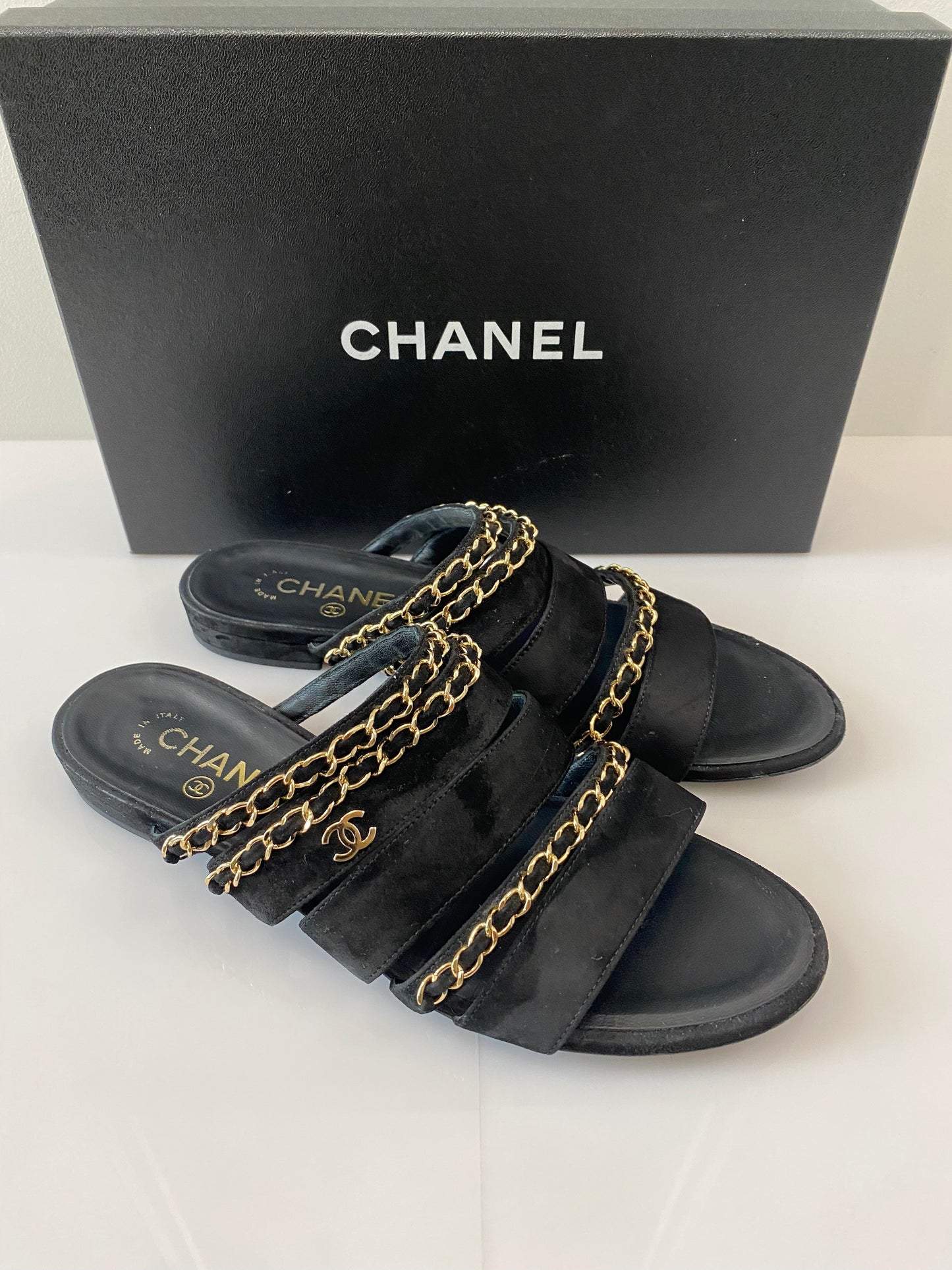 CHANEL SUEDE CALFSKIN CC CHAIN FLAT SLIDE SANDALS