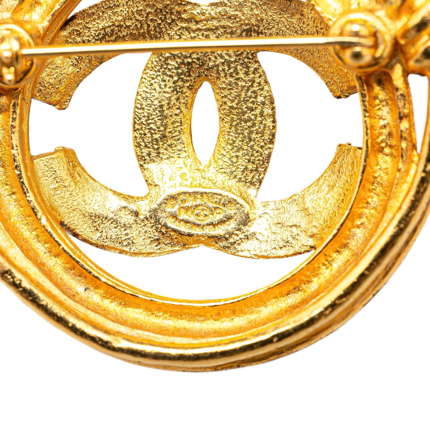 Chanel Gold Plated CC Brooch (SHG-ck9CYj)