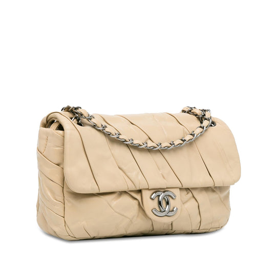 Chanel Medium Glazed Calfskin Twisted Flap (SHG-wkrXpk)