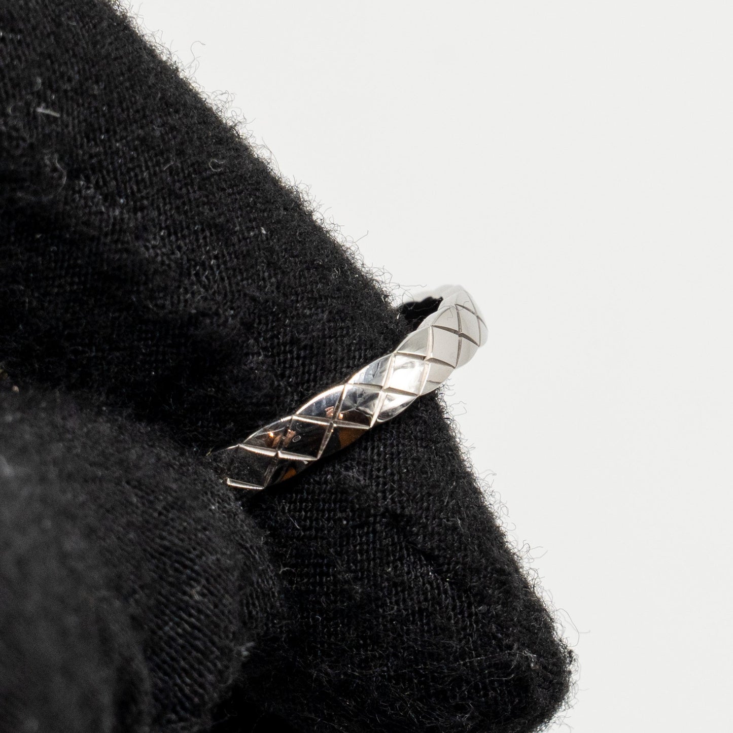 Chanel Size 61 Coco Crush Ring Mini version quilted motif White Gold