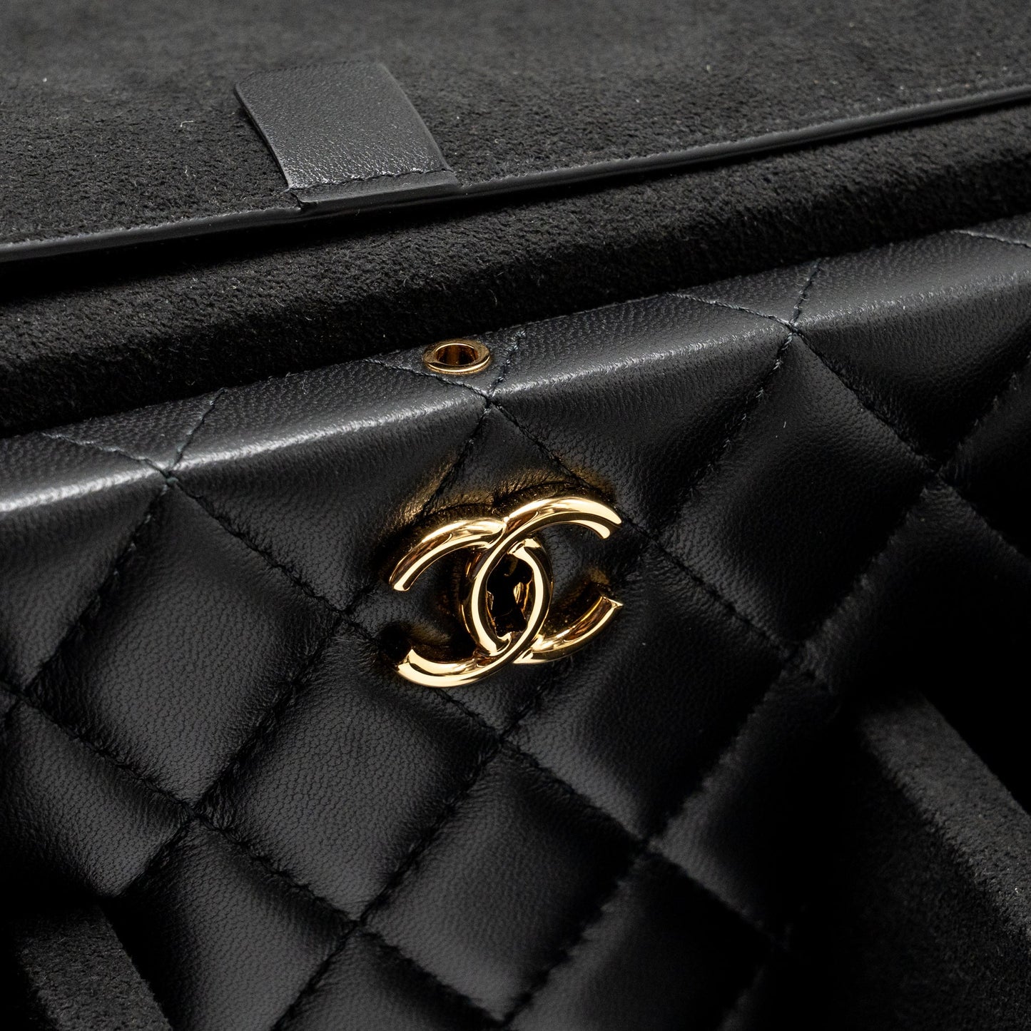 Chanel quilted jewellery box lambskin black LGHW (Microchip)