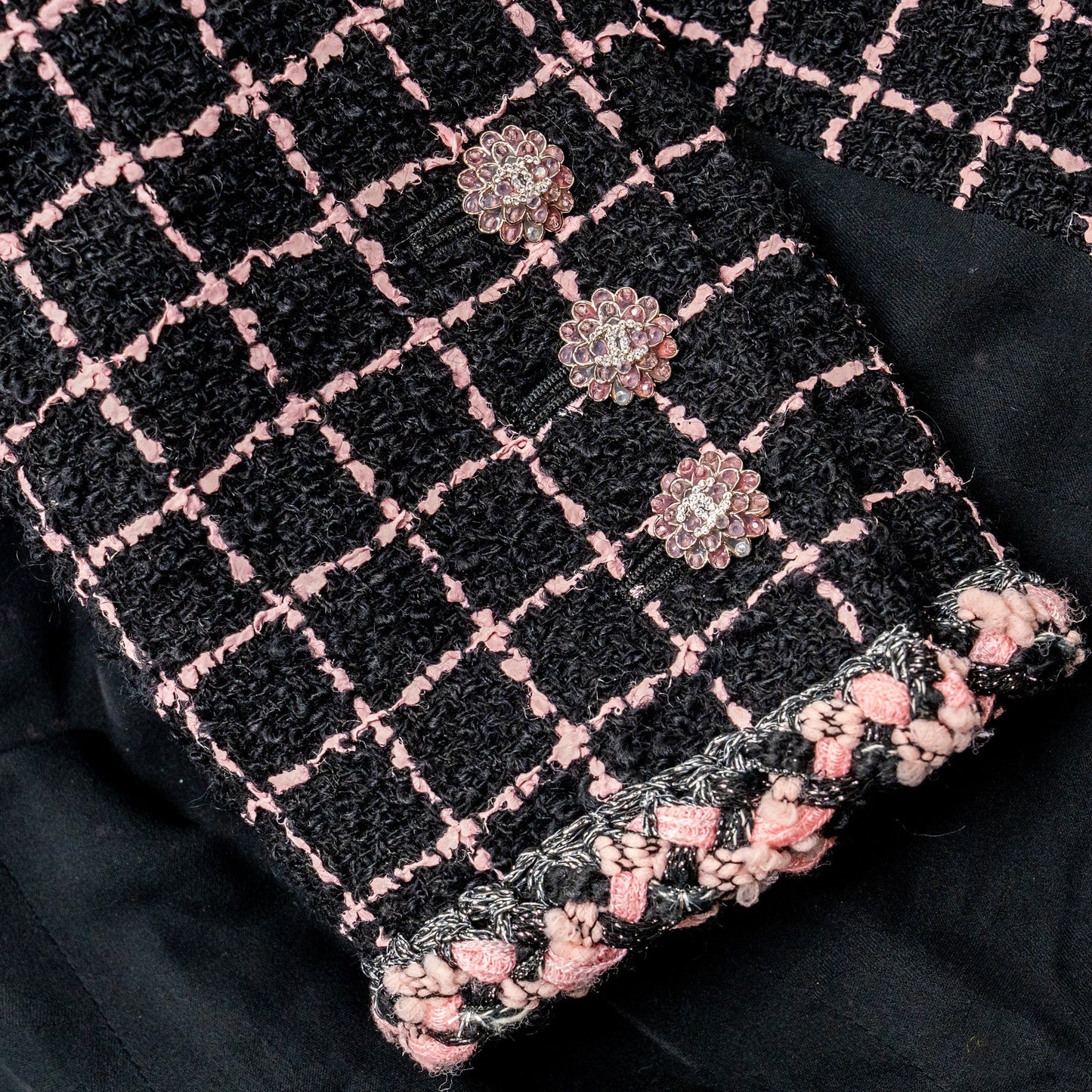 Chanel Size 36 Camellia Detailed Button Tweed Jacket Wool/Polyamide Black/Pink