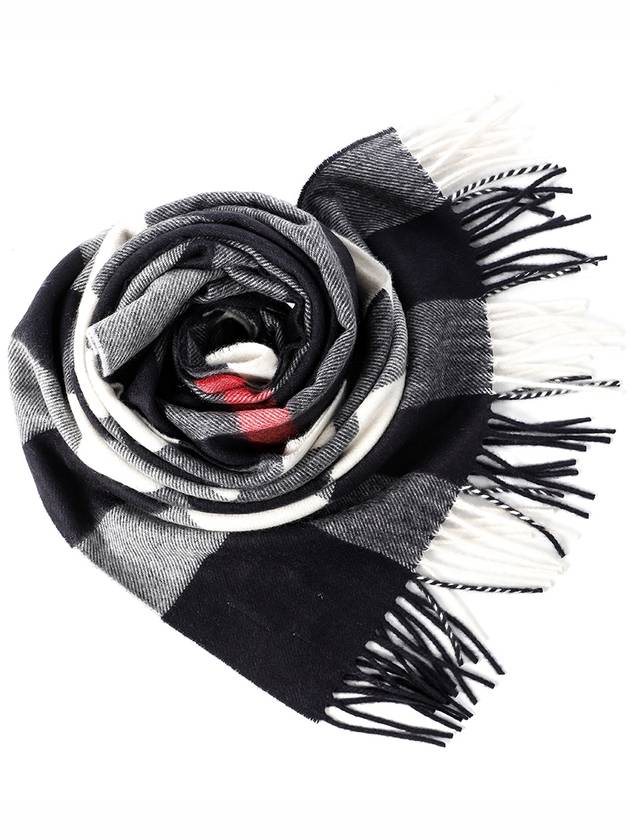 Luxury Burberry Gingham Check Fringe Muffler Navy