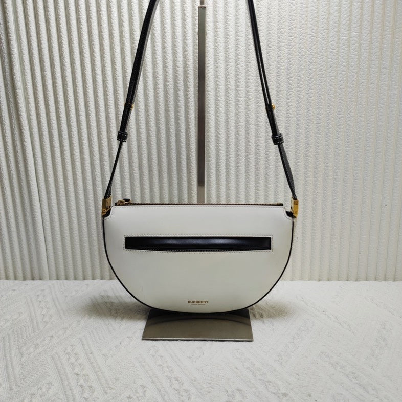 Luxury Burberry Halfmoon Bag White Leather Crossbody