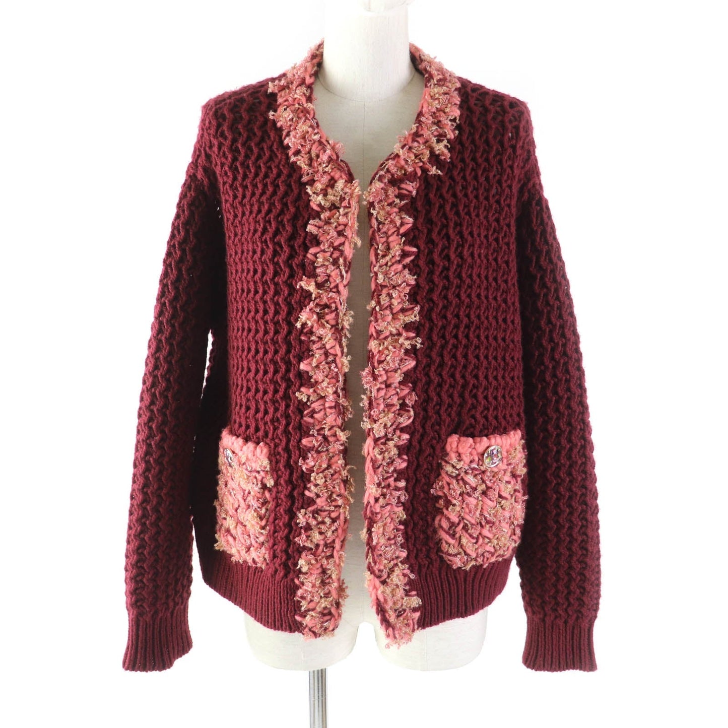 CHANEL cardigan P72932 Main: 100% cashmere, part: 43% wool, part: 25% cashmere, part: 10% polyamide (nylon), part: 6% silk, part: 13% lyocell, 3% polyester Bordeaux Women 34/36