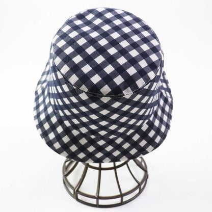 Christian Dior hat 22VIC923I130 Main: 49% polyester, Main: 46% cotton, Main: 5% polyurethane, Lining: 49% polyester, Lining: 46% cotton, : 5% polyurethane Navy white D-LITTLE VICHY REVERSIBLE Women 57