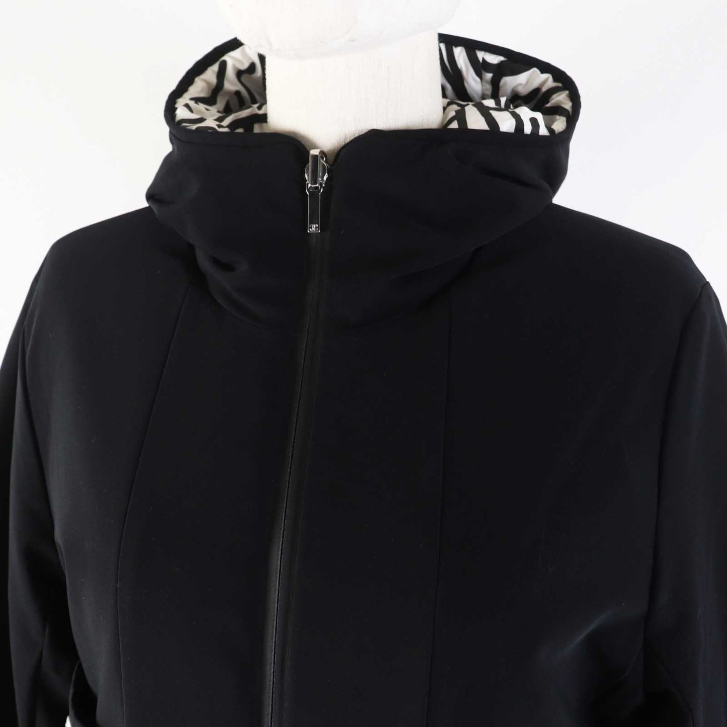 CHANEL Down jacket P70625 Outer: 100% polyester, Filling: 85% down, Filling: 15% polyester, Other: 76% polyamide, 24% polyurethane, Other: 100% polyester Black White/Black Women 36