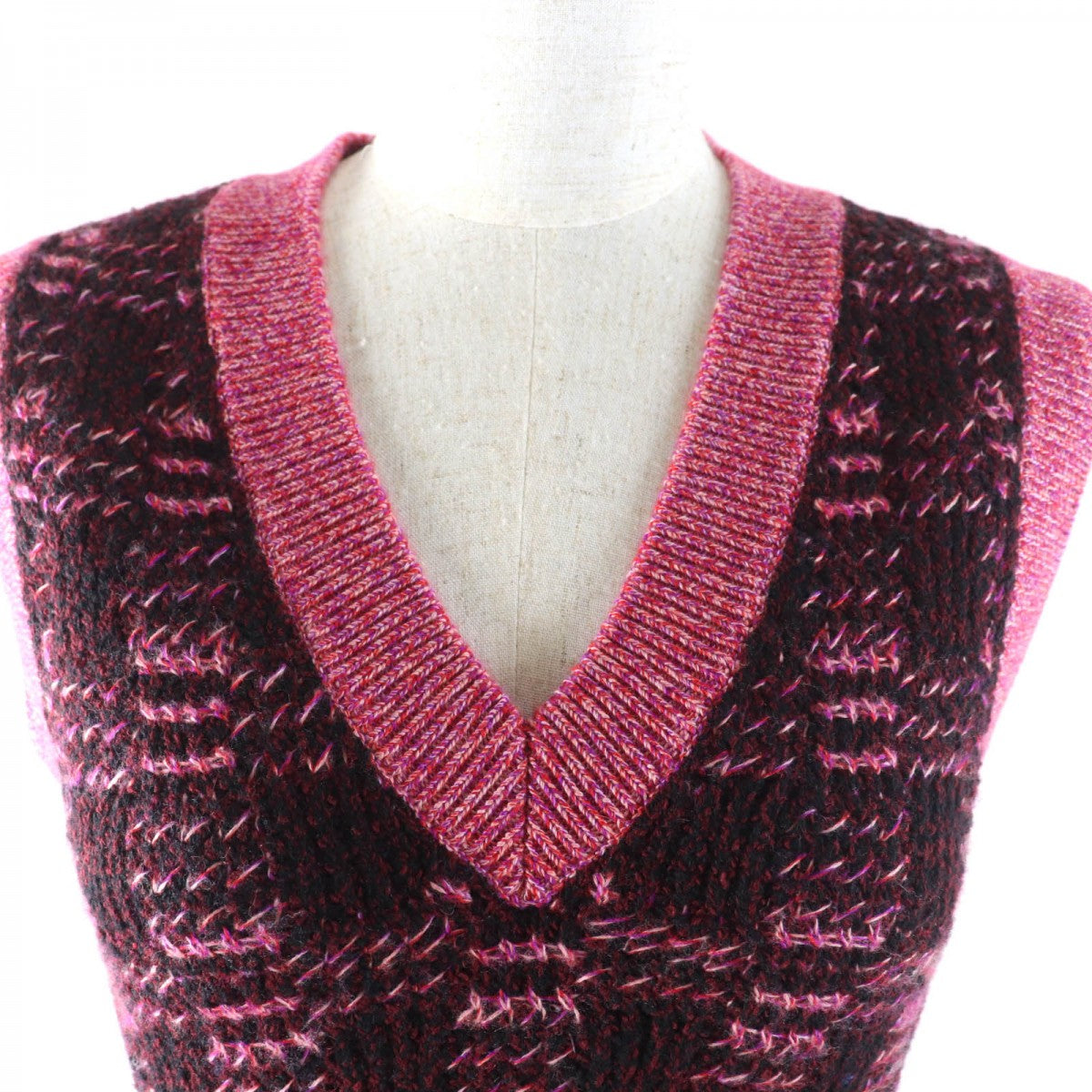 CHANEL Vest P73852 Main: 56% cashmere, Main: 37% wool, Main: 6% polyamide, Main: 1% polyurethane Pink type Women 34