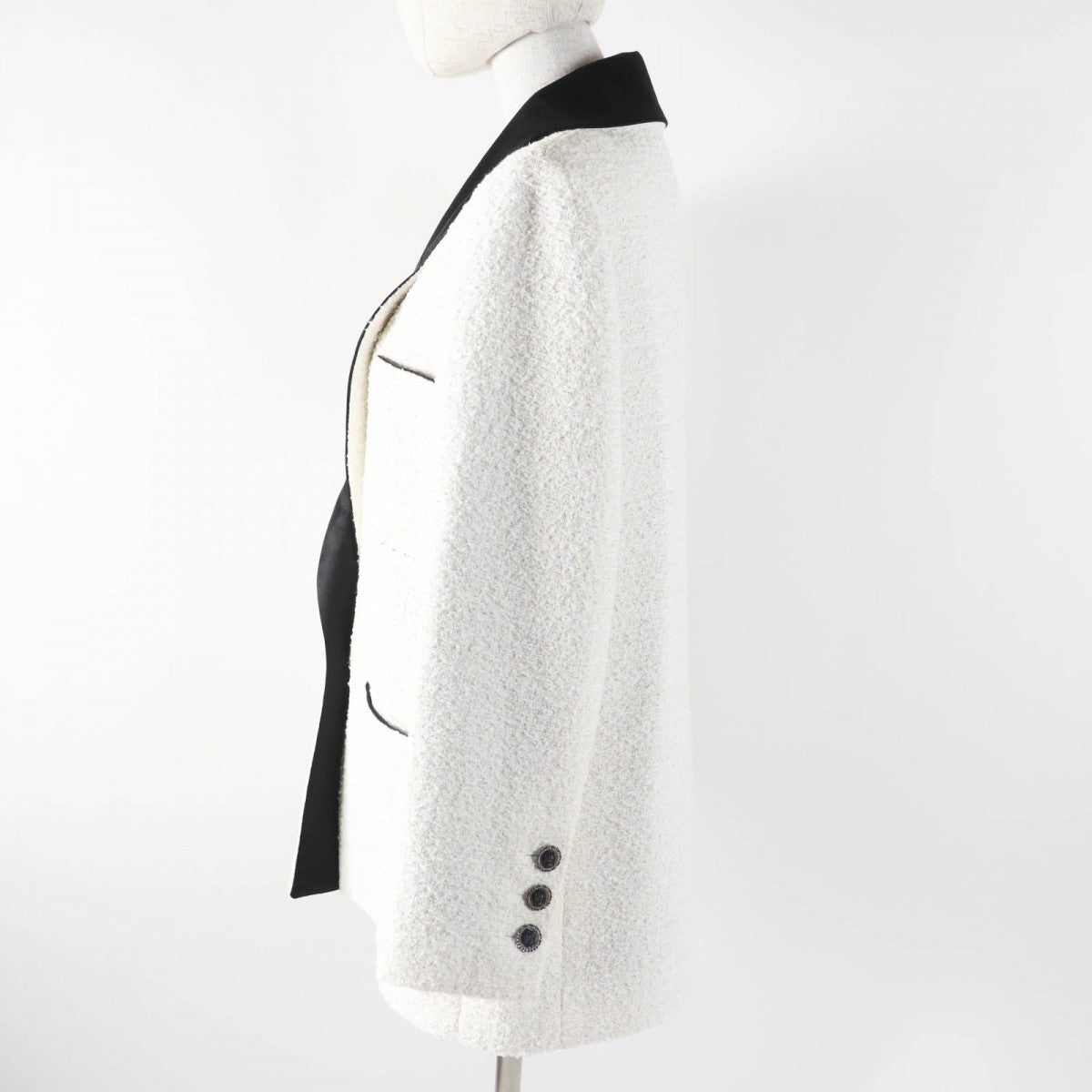 CHANEL Jacket 22P P72420 Main: 86% cotton, Main: 11% polyamide (nylon), Main: 3% polyester, Lining: 100% silk, Part: 65% cotton White type Black Women 34
