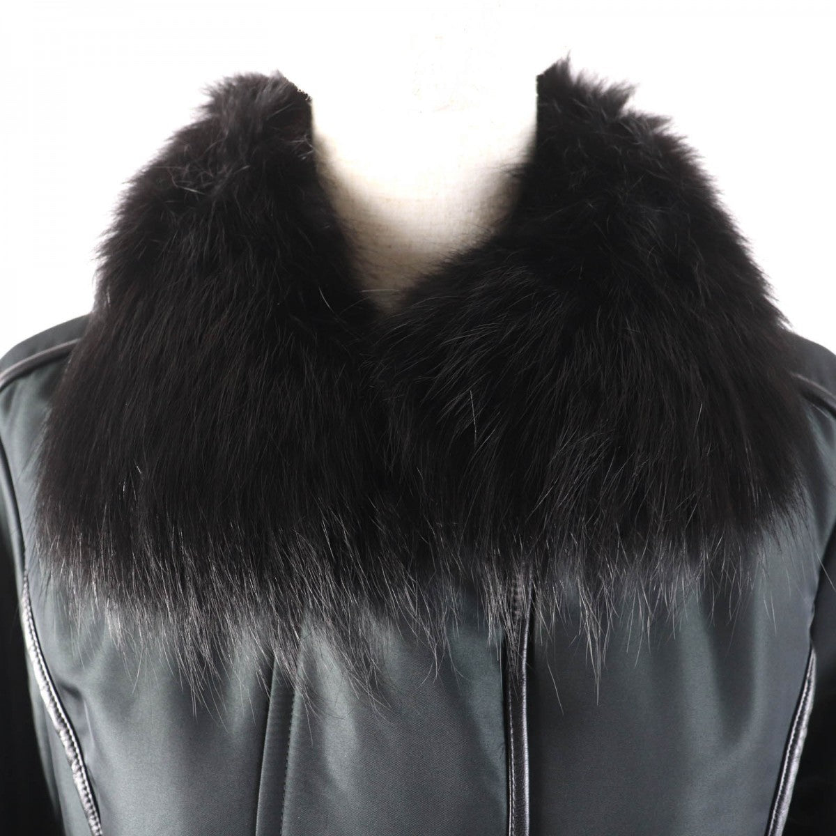 BURBERRY LONDON coat Outer: 100% polyester, Part: Sheepskin, Fur: Fox, Part: Cowhide, Filling: 100% polyester Dark green Women 38