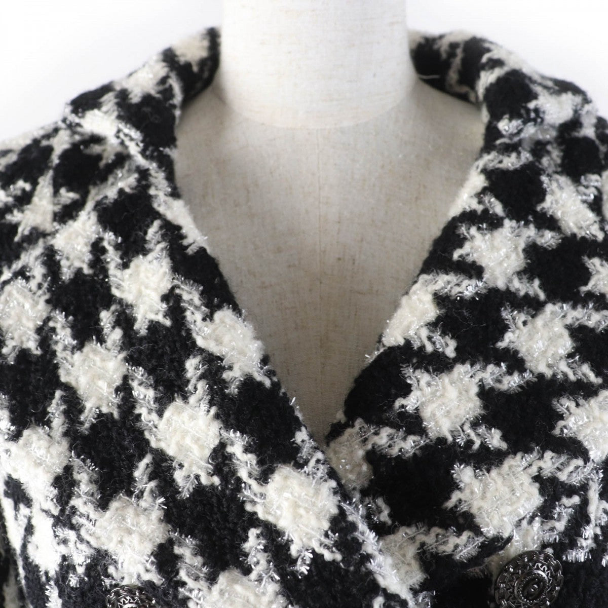 CHANEL Jacket P62358V47832 Main: 75% wool, Main: 15% polyamide (nylon), Main: 10% viscose (rayon), Lining: 61% wool, Lining: 16% silk Black White Women 36