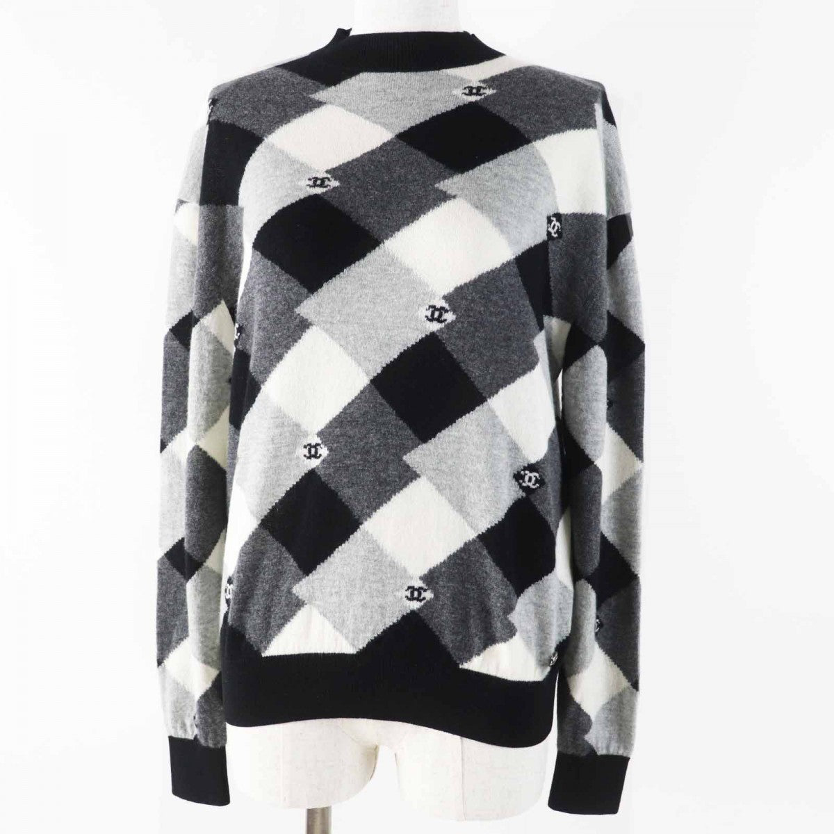 CHANEL knit P71459 Main: 100% cashmere, part: 90% cashmere, part: 10% polyamide Black gray white Women 34