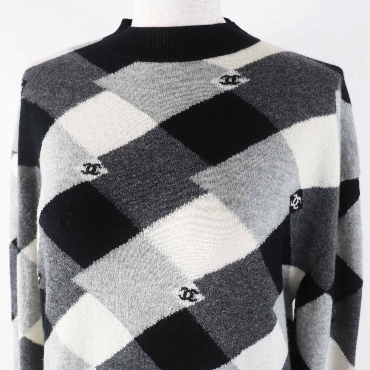 CHANEL knit P71459 Main: 100% cashmere, part: 90% cashmere, part: 10% polyamide Black gray white Women 34