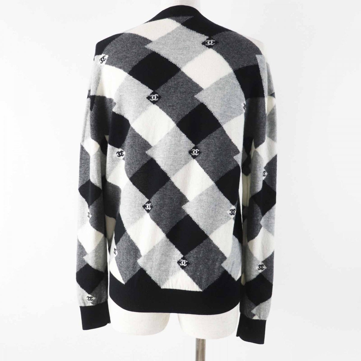 CHANEL knit P71459 Main: 100% cashmere, part: 90% cashmere, part: 10% polyamide Black gray white Women 34