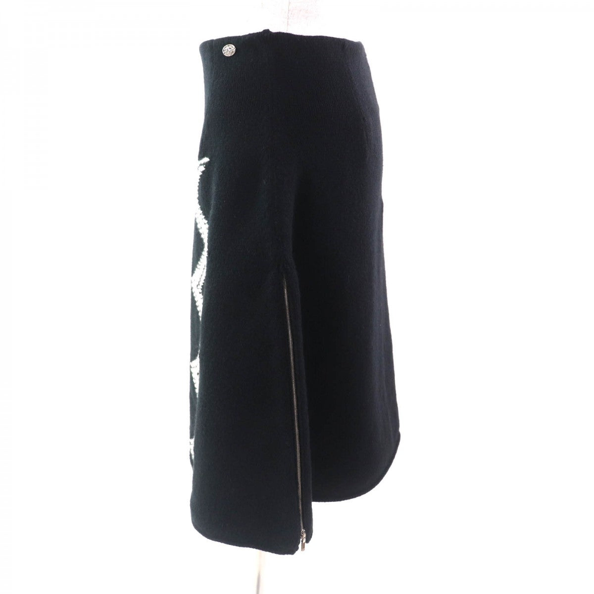 CHANEL skirt P55435 Outer: 70% wool, Outer: 30% cashmere, Lining: 52% acrylic, Lining: 17% polyester, Lining: 16% rayon black Women 42