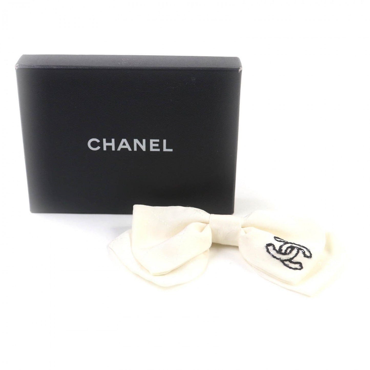 CHANEL hair accessory 25C AAA730 silk white 2025 Cruise