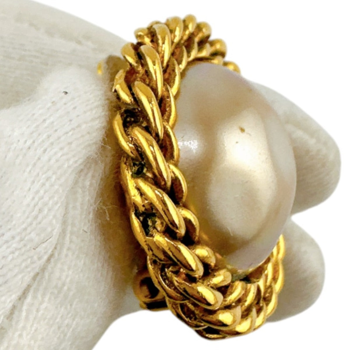 CHANEL Earring Gold Plated, Faux Pearl gold With box vintage