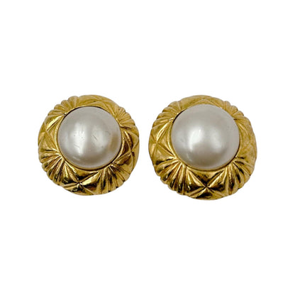 CHANEL Earring Gold Plated, Faux Pearl gold vintage Women