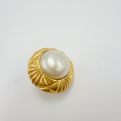 CHANEL Earring Gold Plated, Faux Pearl gold vintage Women