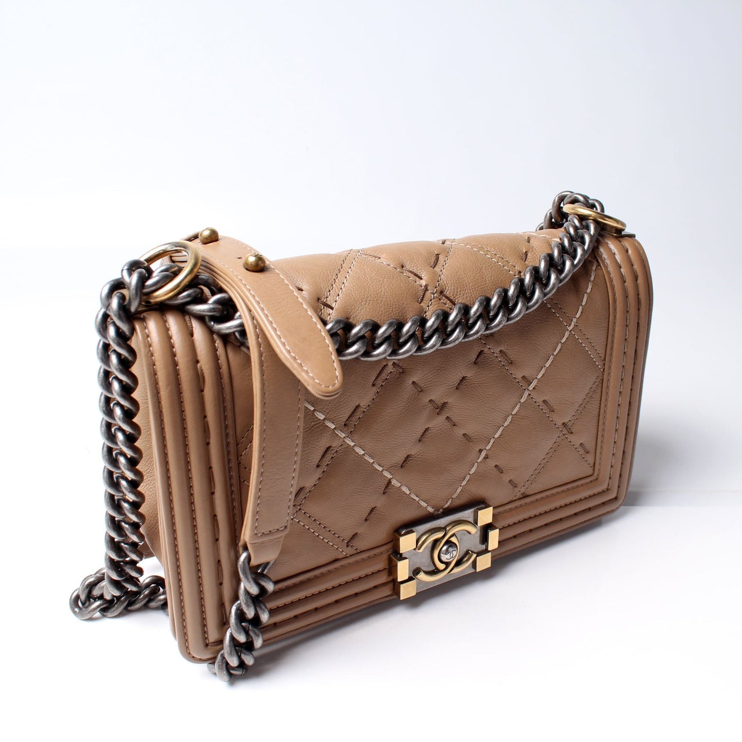 Chanel Boy Flap Medium New Lambskin 21M Bag