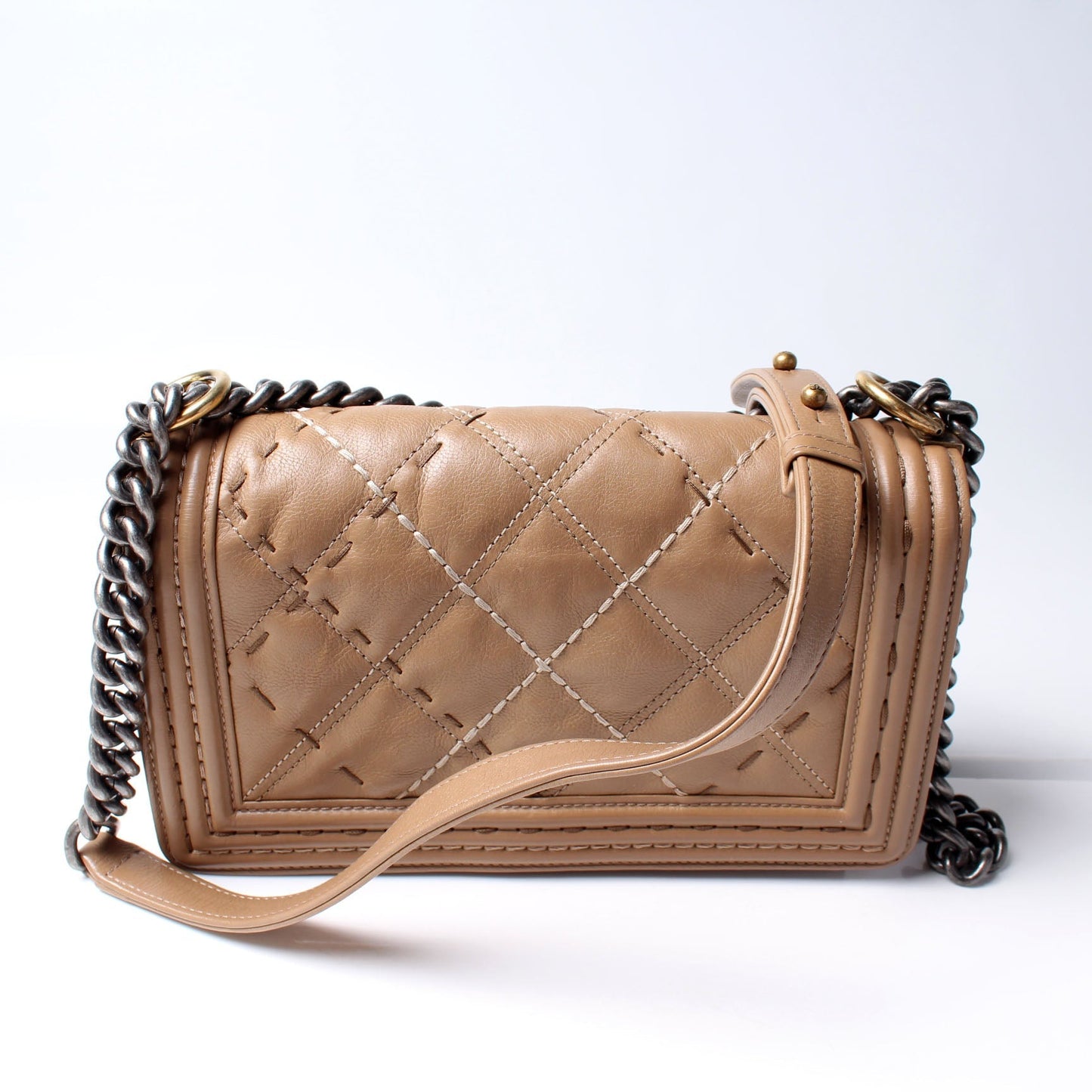 Chanel Boy Flap Medium New Lambskin 21M Bag