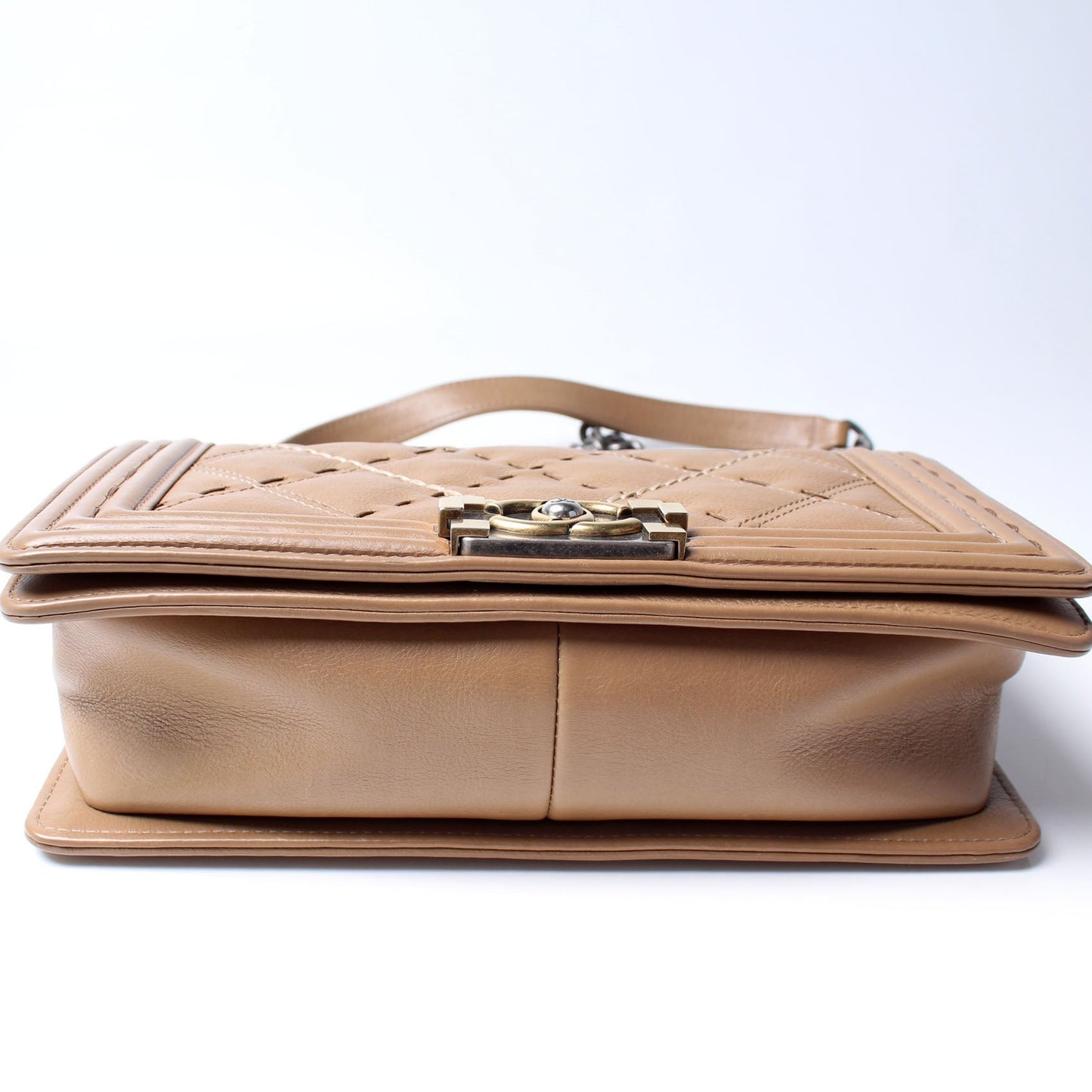 Chanel Boy Flap Medium New Lambskin 21M Bag