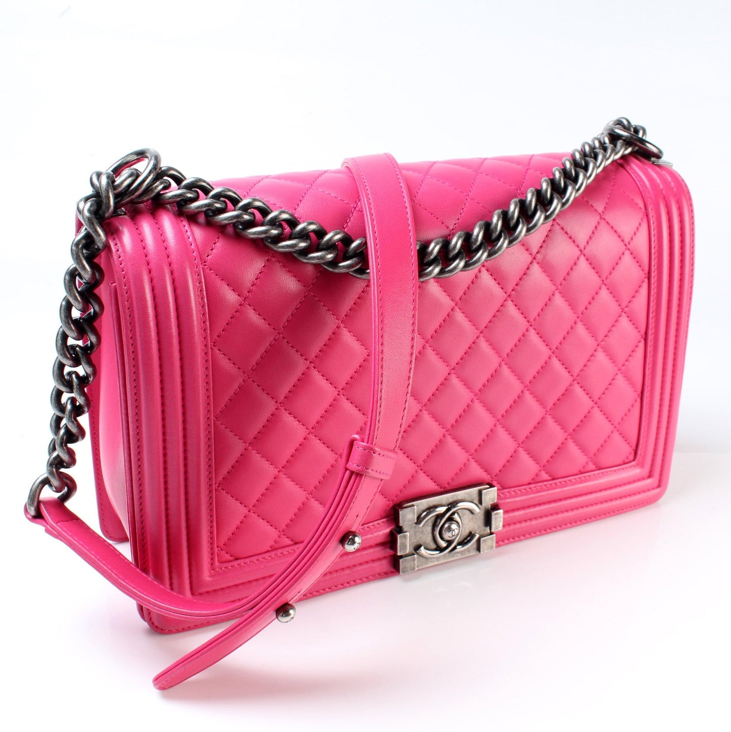 Chanel Boy Flap Medium New Lambskin 19M Bag