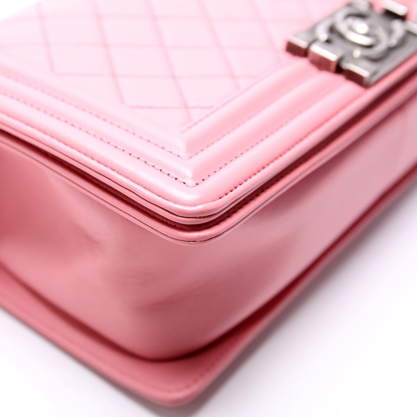 Chanel Boy Flap Medium Old Lambskin 15-20M Pink Bag