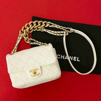 CHANEL Shoulder Bag lambskin white Matrasse