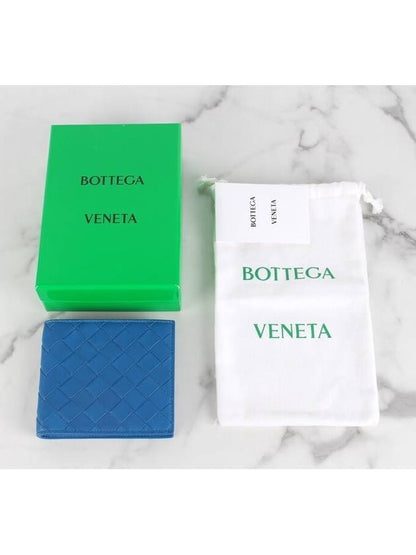 Luxury Bottega Veneta Zipper Around Half Wallet