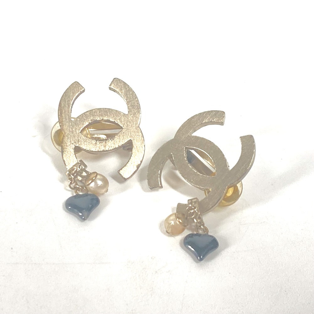CHANEL Earring metal gold 05A logo CC COCO Mark Faux Pearl Heart Women