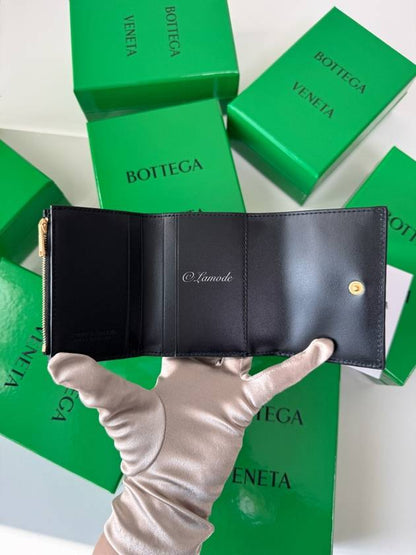Luxury Bottega Veneta Intrecciato Trifold Half Wallet Black