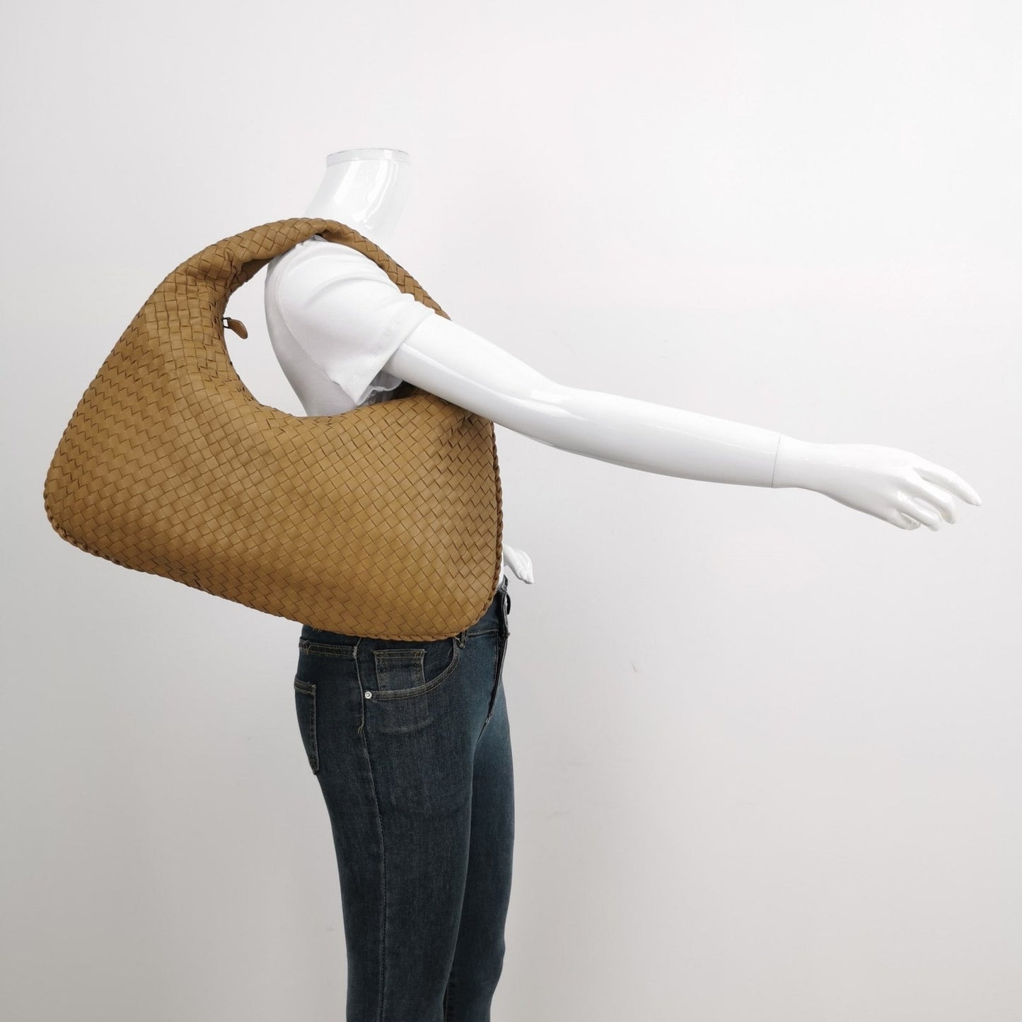 Bottega Veneta Intrecciato Hobo Bag Medium Beige Lambskin leather