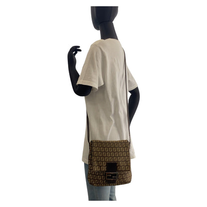 FENDI Shoulder Bag canvas Brown Silver Metal Shoulder Bag pochette Zucchino Kamsepochet Women
