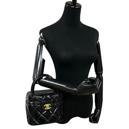CHANEL Handbag Patent leather black Matrasse Heart Mirror Vanity
