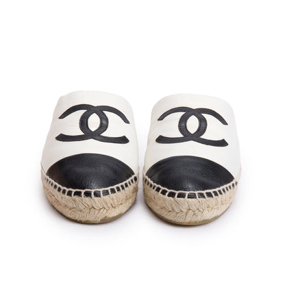 Chanel Black/ White Leather CC Logo Espadrille Mule, Size 38