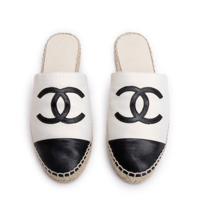 Chanel Black/ White Leather CC Logo Espadrille Mule, Size 38