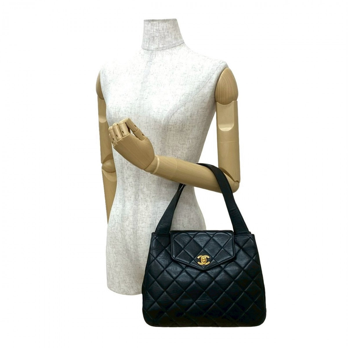 CHANEL Handbag lambskin black Matrasse