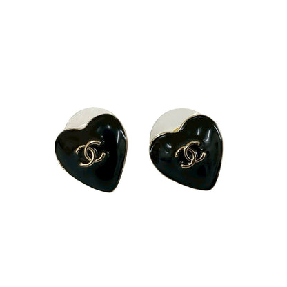 CHANEL Pierce metal gold
