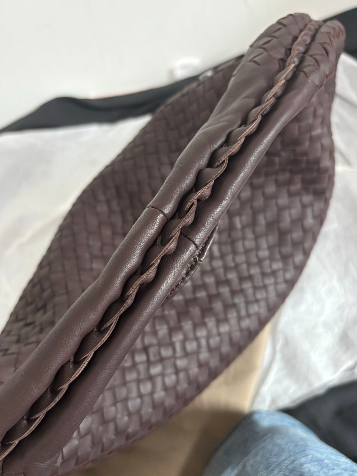 Bottega Veneta Intrecciato Hobo Bag Medium Brown Lambskin leather 40cm