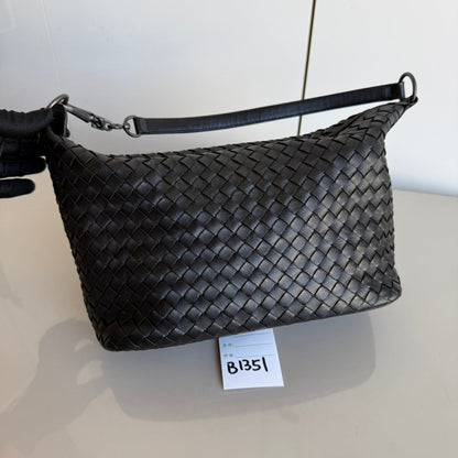 Bottega Veneta Sloane Shoulder Bag Black Small 25cm