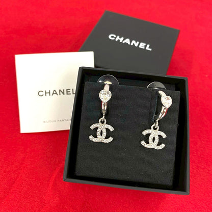 CHANEL Pierce metal Silver