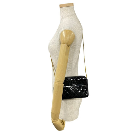 CHANEL Shoulder Bag Patent leather black