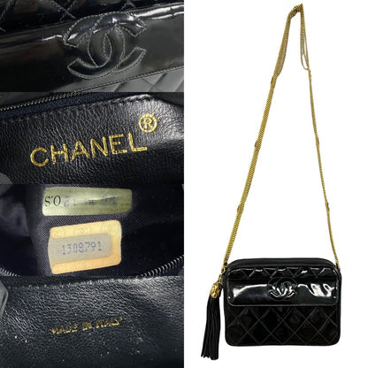 CHANEL Shoulder Bag Patent leather black