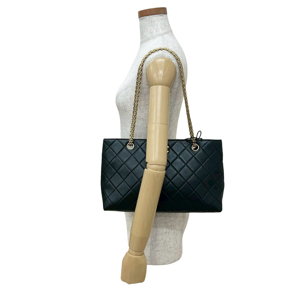CHANEL Tote Bag lambskin black Matrasse