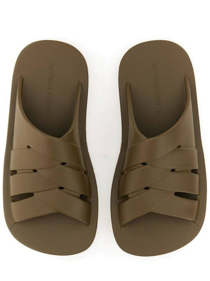 Luxury Bottega Veneta Flintston Intrecciato Matte Rubber Sandals Solid